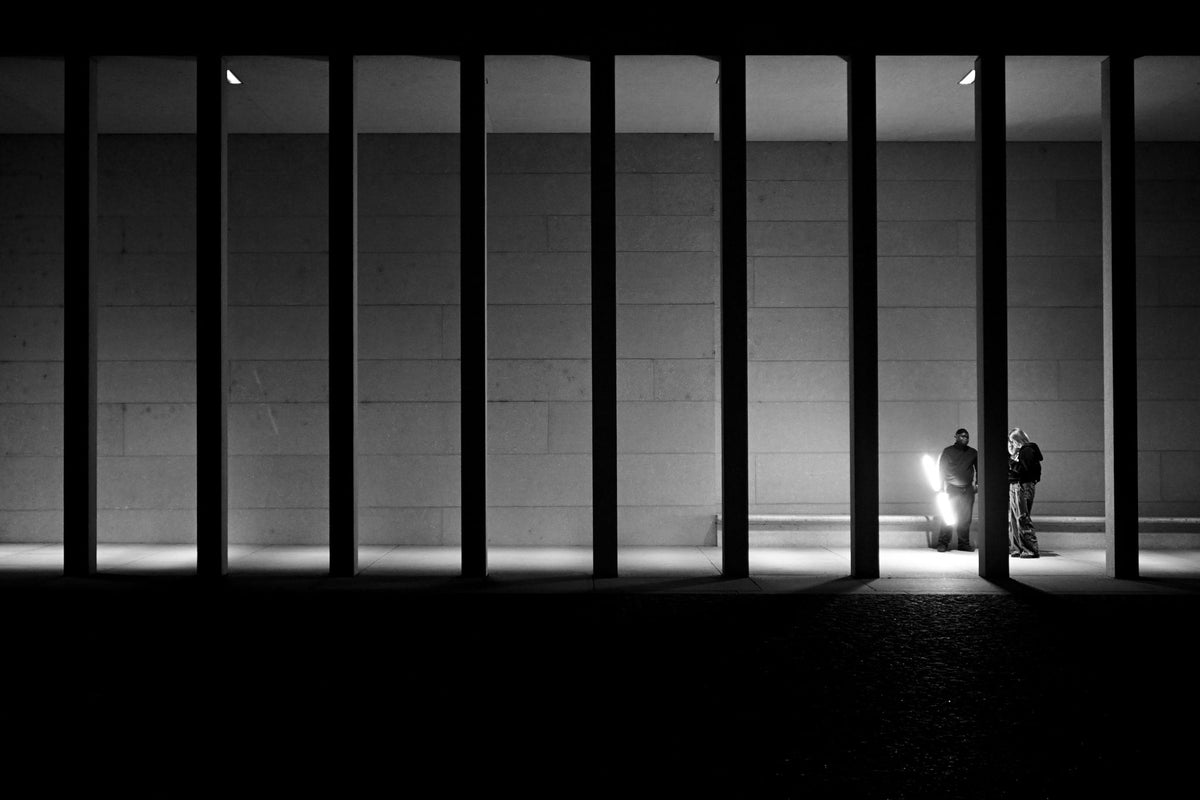 MANN MIT LICHT